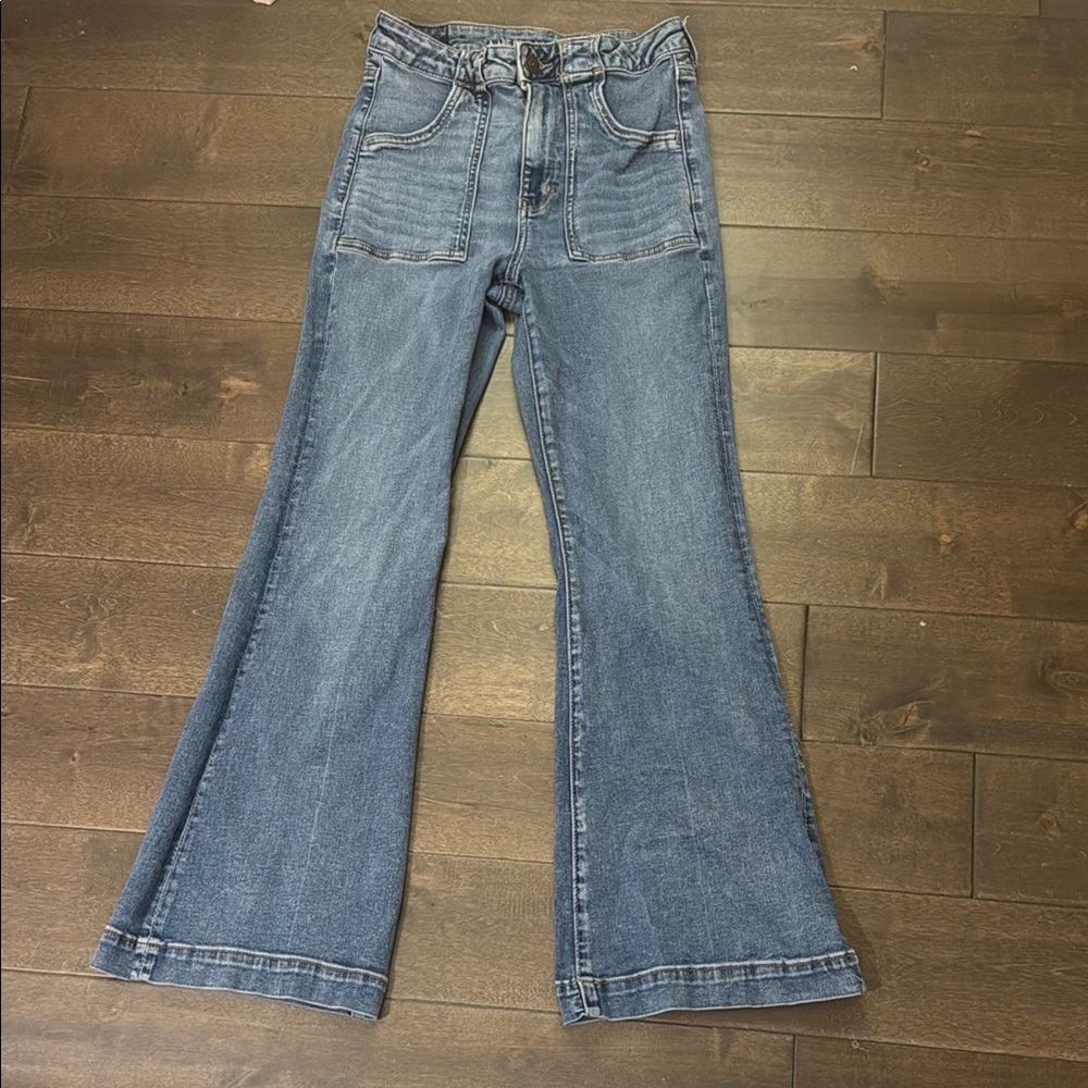 Classic Blue American EagleFlared Women's Jeans